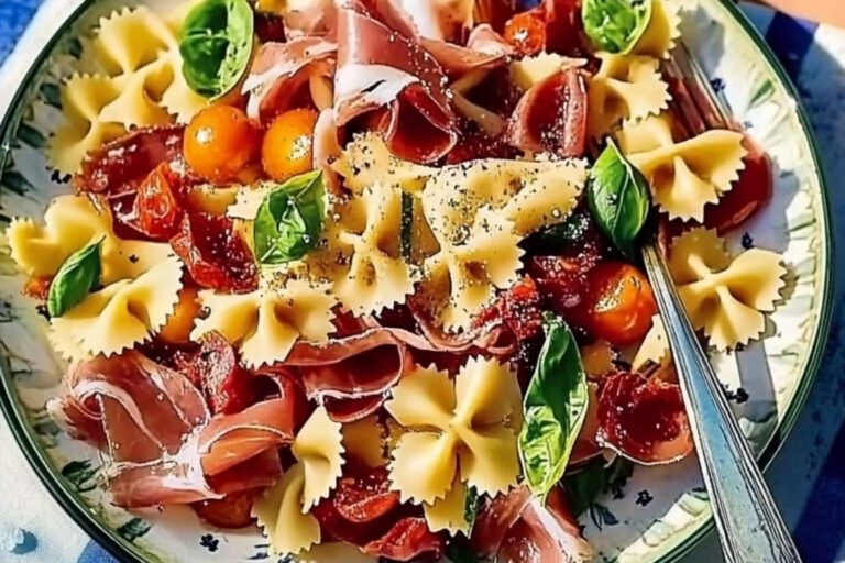 Ensalada de farfalle y prosciutto
