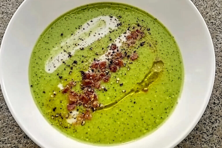 Sopa de brócoli y guisantes