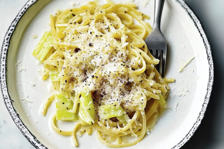 Deliciosa carbonara de puerro dulce y pasta