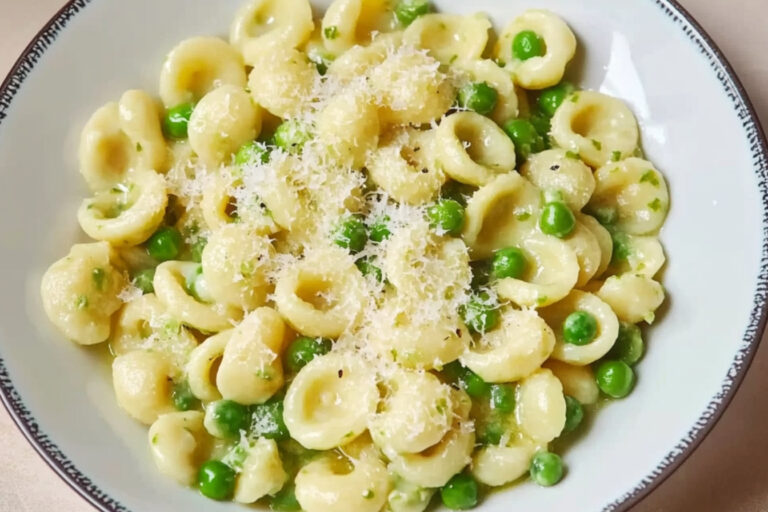 Deliciosa orecchiette con guisantes dulces y limón