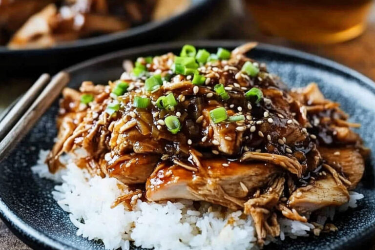 Deliciosa pechuga desmenuzada con salsa dulce de soja