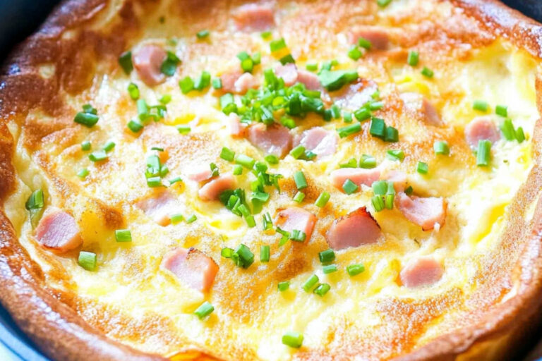 Delicioso pancake holandés de jamón y queso
