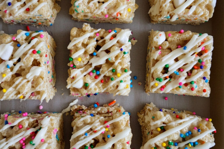 Deliciosos Pasteles de Cumpleaños de Rice Krispies