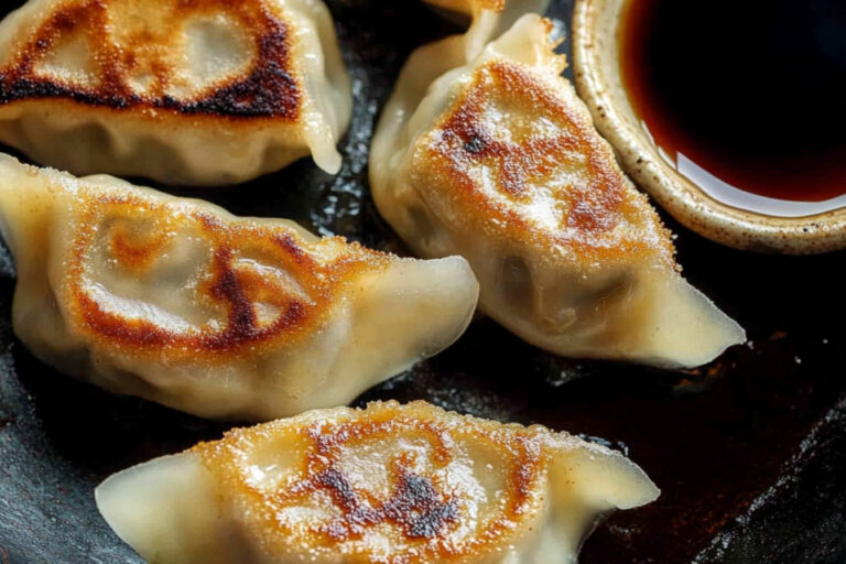 Deliciosos dumplings fritos al estilo chino