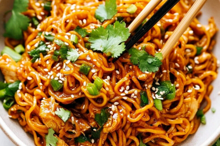 Deliciosos fideos con pollo y gochujang