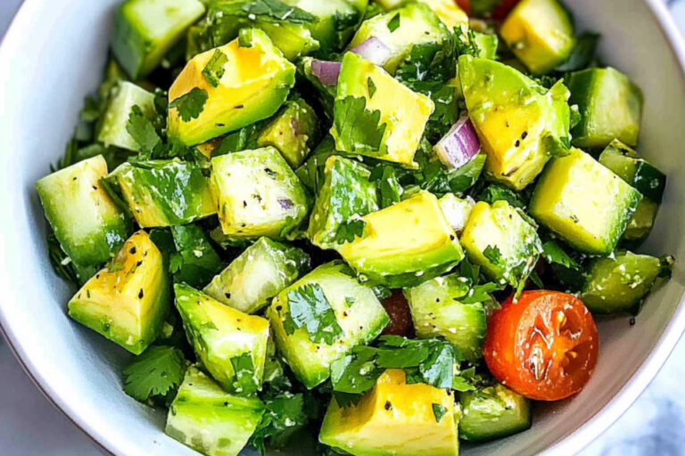 Ensalada de aguacate fresca y deliciosa
