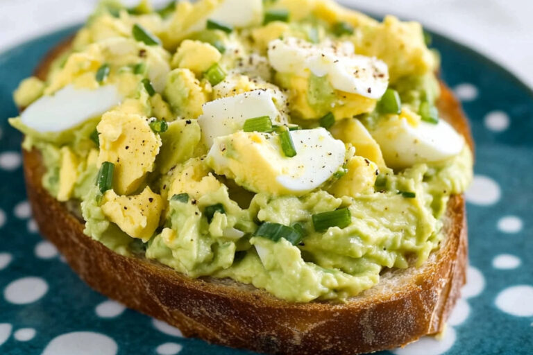 Ensalada de aguacate y huevo fácil y deliciosa