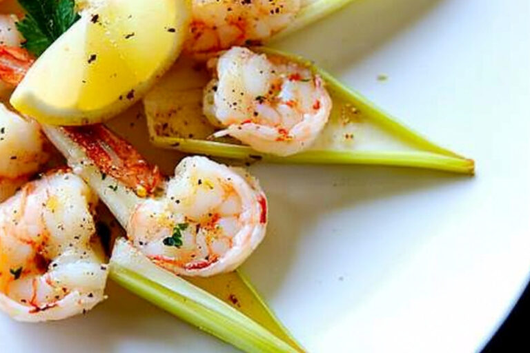 Ensalada de camarones en endivias deliciosas