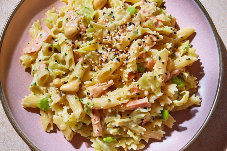 Ensalada de pasta cremosa de sésamo