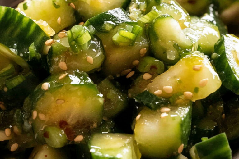 Ensalada de pepino aplastado refrescante y deliciosa