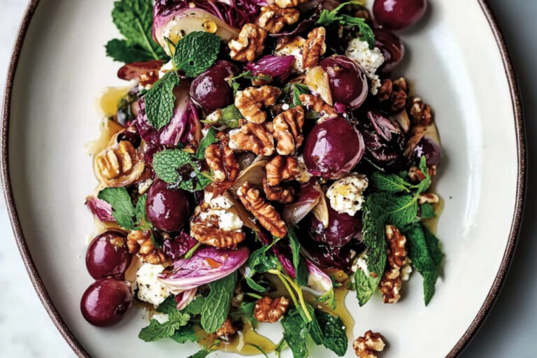 Ensalada tibia de uvas y radicchio deliciosa