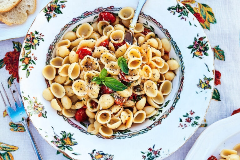 Orecchiette con tomate y habas deliciosas