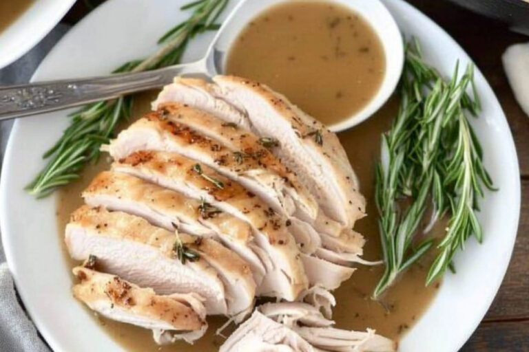 Pavo Jugoso con Salsa Fácil para Thanksgiving