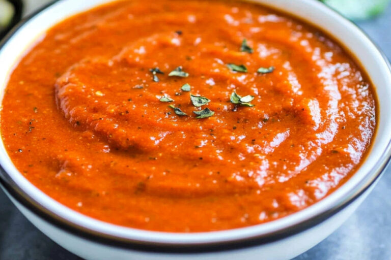 Salsa de pizza perfecta en minutos