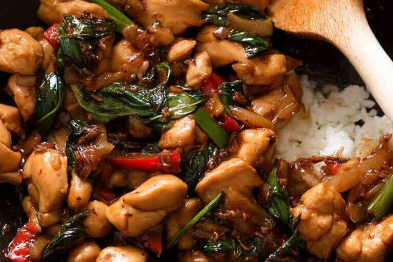 Sofrito de Pollo al Albahaca Tailandesa Rápido