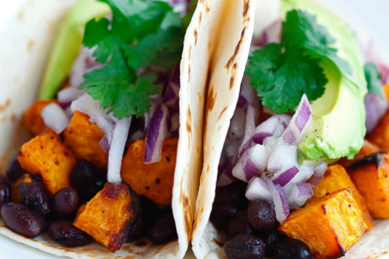Tacos de batata asada y chipotle