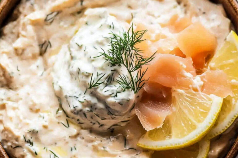 Delicioso dip de salmón ahumado para compartir