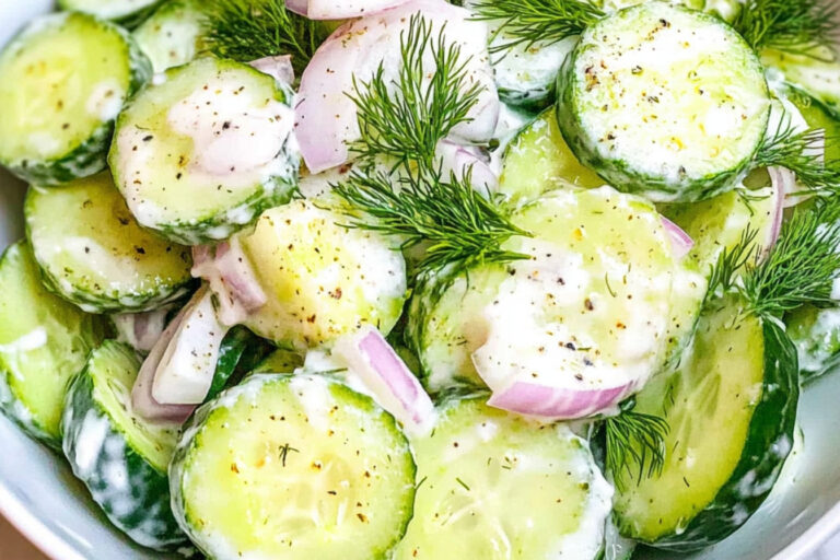 Ensalada cremosa de pepino refrescante y fácil