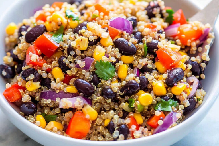 Ensalada de quinoas y frijoles negros deliciosa